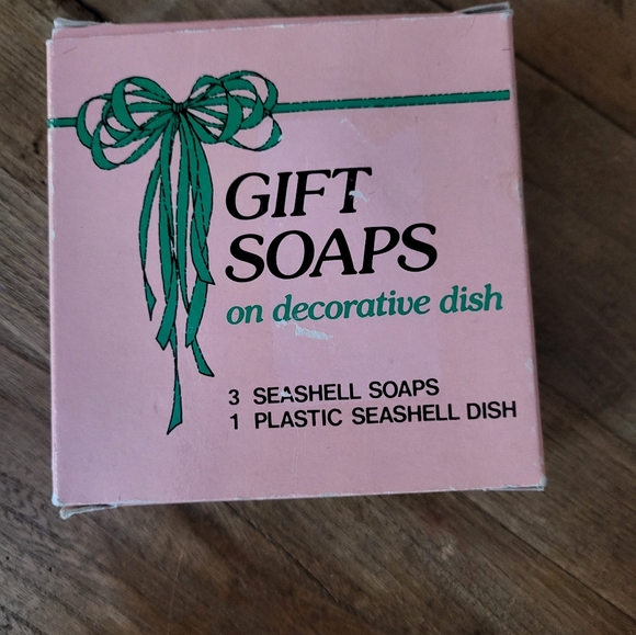 Vintage seashell soaps - Picture 2 of 6